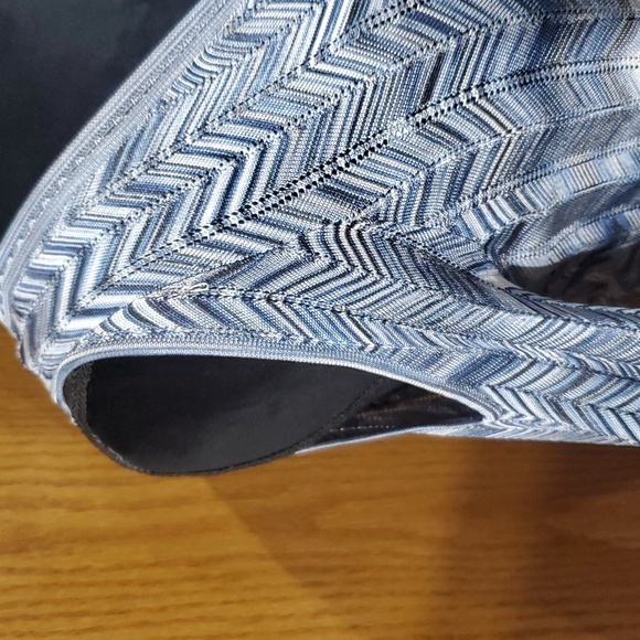 Whbm knit cold shoulder long sleeve variegated blue long length sweater top - Picture 4 of 9